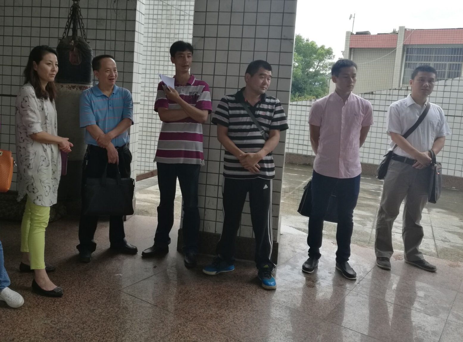 钟校长一行随机听课