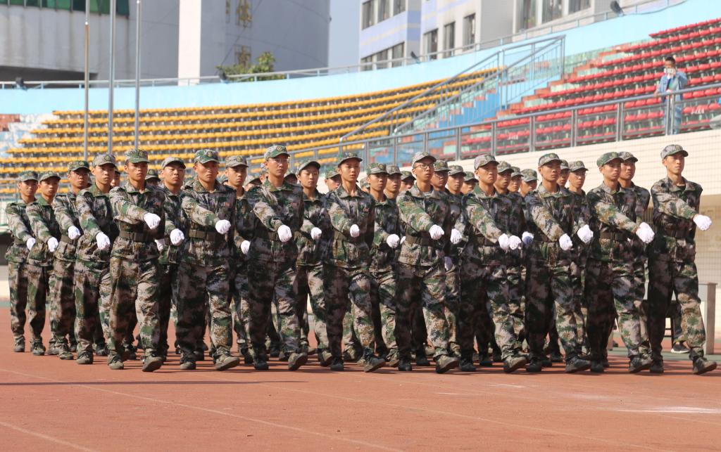 图一 军训会操(钱硕森摄)