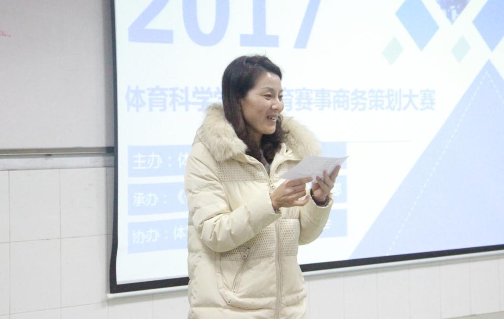 图四 吴湘军副院长宣布比赛结果(李久阳摄)