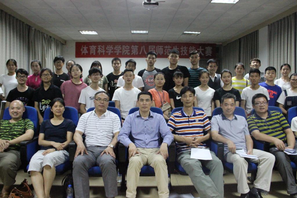 图四 合照(李久阳摄)