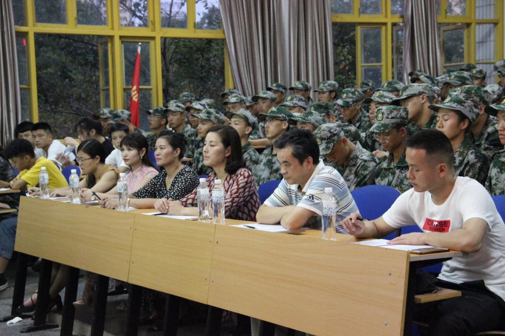 图一 本次活动的评委嘉宾(刘杨乐摄)