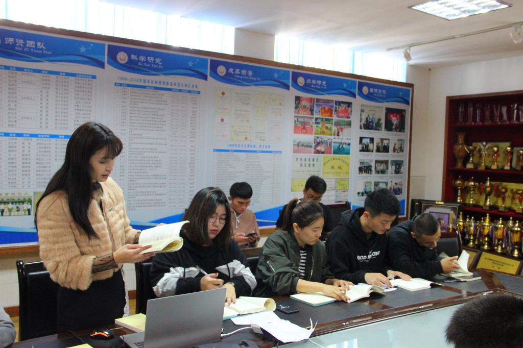 图一 宁珊珊对“不忘初心、牢记使命”进行解读